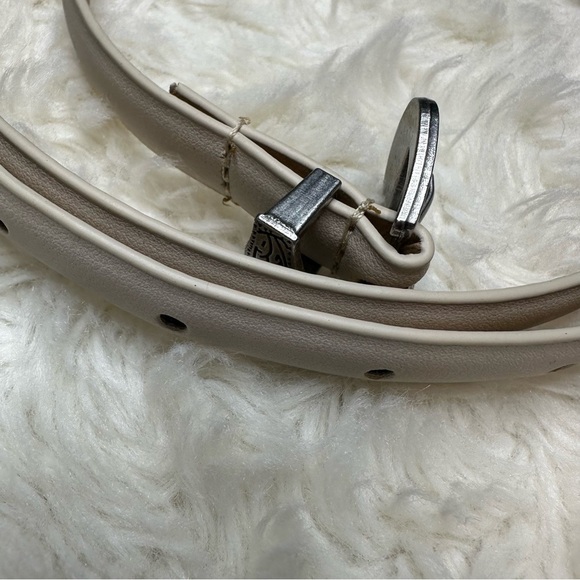 Belt Thin White - Picture 3 of 16